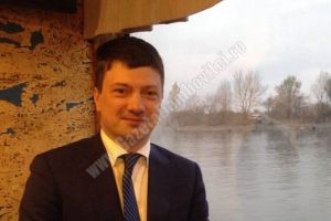 Ionuţ Vulpescu înfiinţează o bursă şcolară în memoria tătalui său, fostul preot al comunei Dobra