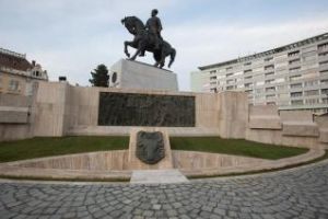 Primăria Cluj-Napoca a plătit peste 5,5 milioane de lei pentru renovarea Pieţei Mihai Viteazu. Cum arată acum VIDEO