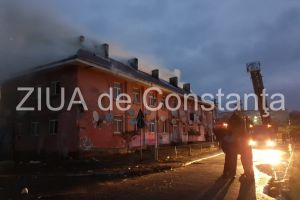Incendiu violent la Murfatlar. Pompierii se lupta de mai multe ore cu flacarile. Zeci de familii in pericol sa isi piarda casele 