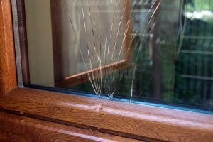 Hoţii care au jefuit casele oamenilor de afaceri din cartierul Burdujeni şi-au extins aria de ...