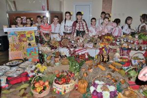Elevi din zeci de şcoli au donat alimente pentru familii nevoiaşe şi bolnavii din Centrul de la Țuicani