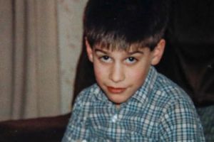 Umilinţe şi violenţe ieşite din comun: Tatăl-căpcăun îşi obliga fiul să aibă relaţii intime cu EL şi cu MAMA vitregă