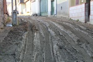 FOTO – Jale la Fântânele – Drumurile arată ca după război