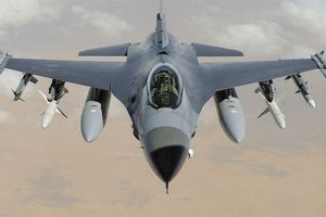 Manevre de exerciţiu cu AERONAVE MILITARE la Miercurea Ciuc