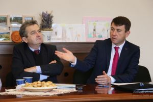 Bani europeni pentru reabilitarea a două drumuri judeţene
