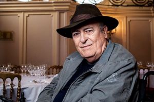 Faimosul regizor Bernardo Bertolucci a murit la vârsta de 77 de ani