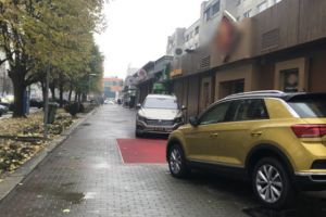 MAŞINILE DE LA PĂCĂNELE, INTERZISE PE TROTUAR!