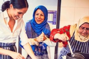 Meghan, ducesa de Sussex, a GĂTIT în bucătăria comunitară Hubb din moscheea Al Manaar cu legături de TERORISM