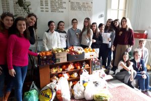 Mircistii s-au mobilizat si au facut donatii copiilor nevoiasi din mediul rural (galerie foto)
