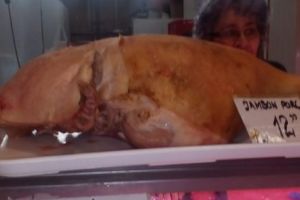 PORCUL DE ARGEŞ îi dă peste rât PESTEI AFRICANE