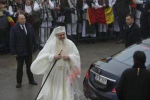 Purtător de cuvânt BOR: ”Sunteţi invidioşi că nu apucaţi o tură cu Merţanele popilor”