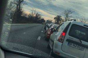 Atenţie şoferi: PERICOL pe DN7, DRUMUL este ACOPERIT cu un STRAT DE MÂZGĂ