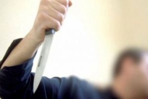 CRIMA care a îngrozit ROMÂNIA. Un TATĂ şi-a ÎNJUNGHIAT propriul FIU de 19 ori.