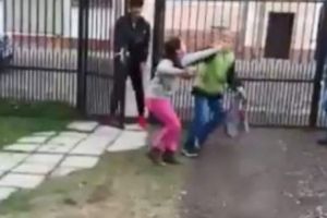 TEROARE în şcoală! Elevi BĂTUȚI fără motiv. IMAGINILE DURE au „scăpat” pe internet