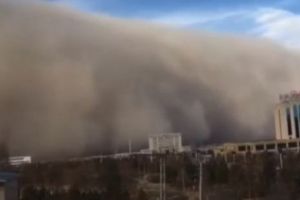 Secundele dinaintea DEZASRULUI! Fenomen meteo terifiant: Localnicii S-AU ÎNGROZIT. Oraşul a fost ÎNGHIȚIT în doar 15 minute - VIDEO