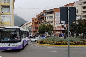 Deva: Elevii îşi pot ridica abonamentele de transport pentru a circula gratuit