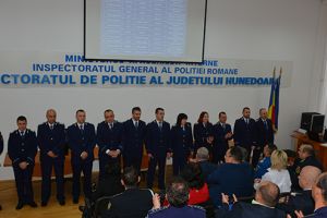 Poliţişti hunedoreni avansaţi în grad înainte de termen