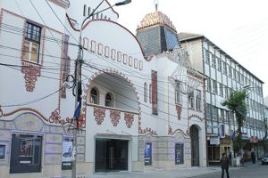 Negocieri pentru un teatru extins (fizic)