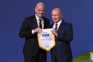 Infantino, acuzat că a trecut cu vederea peste dopajul ruşilor