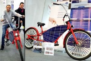 Bicicletă unicat, invenţia unui tânăr român. Bijuteria pe două roţi, dotată cu panouri solare, face furori în România