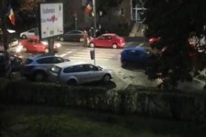 Accident pe Plopilor. O persoană a fost lovită pe trecerea de pietoni FOTO