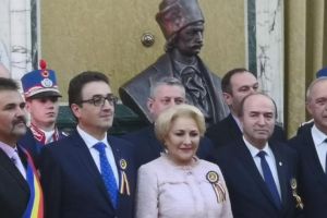 FOTO. Bustul lui Avram Iancu, susţinut financiar de mulţi donatori, inclusiv de primari din Țara Moţilor, dezvelit la sediul Guvernului