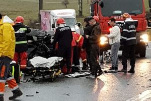 FOTO&VIDEO. Accident îngrozitor pe DN 19. Două persoane au decedat după un impact violent