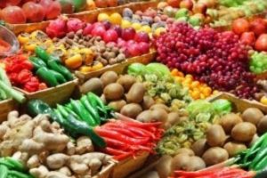 Medicii AVERTIZEAZĂ: Pericolele ascunse din fructe şi legume