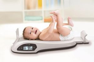 Peste 2,5 tone de lapte praf pentru bebeluşii din Suceava care nu beneficiază de lapte matern