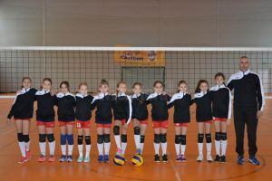 Micile voleibaliste de la ACS Kinder Suceava rămân neînvinse şi după turneul de pe teren ...