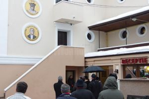 Fresce cu personalităţi ale Unirii, pe o unitate de cazare din centrul Sucevei