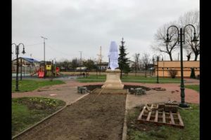 Primaria Blejoi ii invita pe prahoveni la inaugurarea bustului Reginei Maria