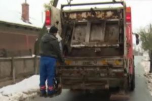 Angajat la salubritate, accidentat de o autoutilitară