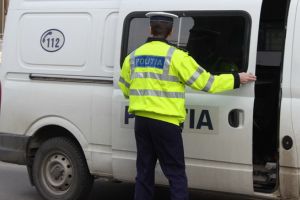 Oameni loviţi în plin pe TROTUAR, la Bălan. Șoferul era beat şi a fugit imediat