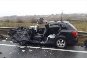 IMAGINI devastatoare de la locul accidentului de la Diosig: Şoferiţa nu a adaptat viteza la condiţiile de drum umed (FOTO / VIDEO)