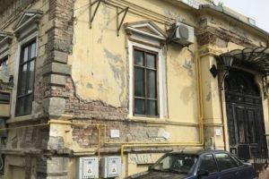 Suprataxarea imobilelor degradate mai aşteaptă doi ani!