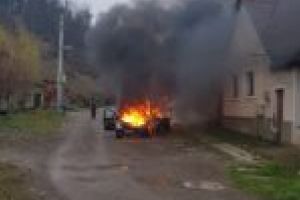 NEWS ALERT. Maşină în flăcări în cartierul Câlnic! [VIDEO]