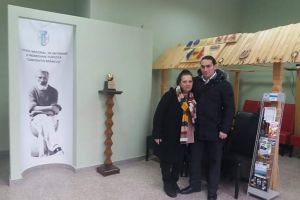 FOTO: Turişti din Bucureşti, în vizită la Ansamblul brâncuşian