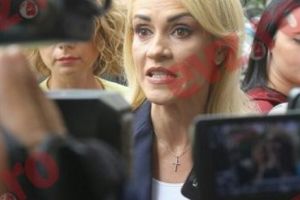 FIREA insistă! ATAC năucitor la COLEGII ei: „Păi când au avut dreptate şi când au fost corecţi?”