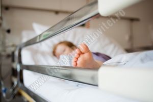 RĂCARI: Cinci copii cu vârste între 2 şi 9 ani, intoxicaţi cu medicamente