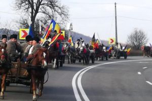 Românii aflaţi în Marşul Centenarului, întâmpinaţi de prefectul Sibiului în Laslea