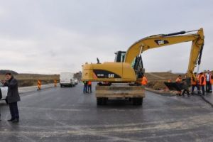 Prefectul Mircea Duşa, în vizită pe şantierul autostrăzii Târgu-Mureş – Ogra – Câmpia Turzii