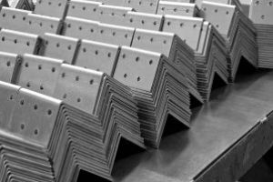 Bani europeni pentru investitii in industria confectiilor metalice, la o firma din Regiunea N-V