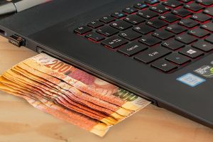 Top 3 domenii care au devenit mai PROFITABILE după apariţia în mediul online