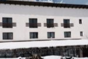 Semenicul îşi redeschide porţile. Invitaţii călduroase pentru o minivacanţă într-un „Colţ de Rai”