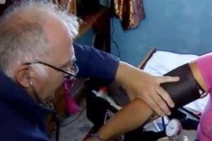 Povestea fabuloasă a românului care a dat viaţa de doctor în Franţa pe cea de medic într-un un sat din România