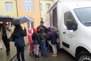 Emil Neia Lăcătuş: Premii în bani şi cadouri pentru elevii romi la finalul campaniei de încurajare a lecturii