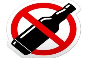 De 1 Decembrie, la Alba Iulia, este INTERZISĂ desfacerea şi comercializarea băuturilor alcoolice, între orele 8.00 – 16.30, pe o rază de 500 de metri în jurul Parcului Unirii