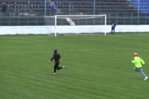 Meciul Petrolului întrerupt de un suporter