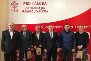 Intalnire a deputatilor PSD de Valcea cu pensionarii